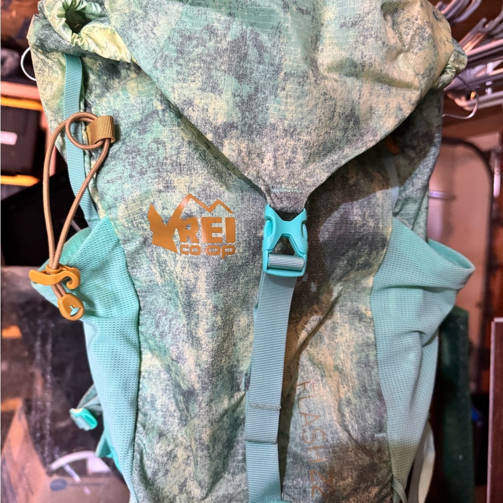 REI Co-op 22L Flashpack